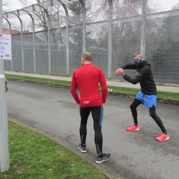 Zwei Männer starten zu einem Lauf. Bild: LWL